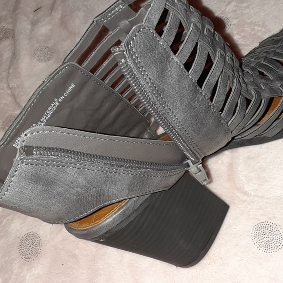 Wide Heel - Picture 7 of 8